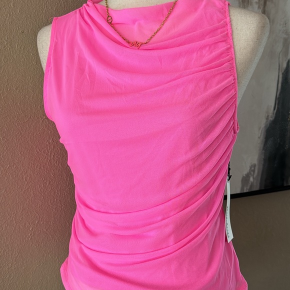 Hot pink mesh top - Picture 3 of 6